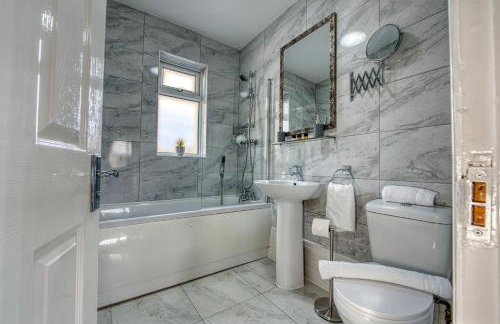 Stylish House - B'ham Airport and NEC, JLR Solihull, Business & Leisure Stays - Aspen House - Photo 13