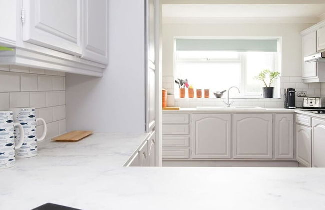 Coastal Retreat for 8 With Hot Tub - Walk to Beach - Foto 11