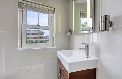 Dove House Wanstead - Stunning 4 Bedroom, 3 Bathroom House with Private Hottub & Gym - Escape London, in Lonon - Foto 42