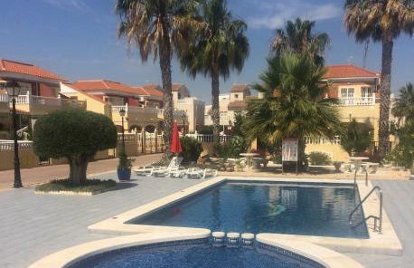 Torrevieja, La Torreta Ground Floor Apartment with Large Private Patio Garden - Foto 1