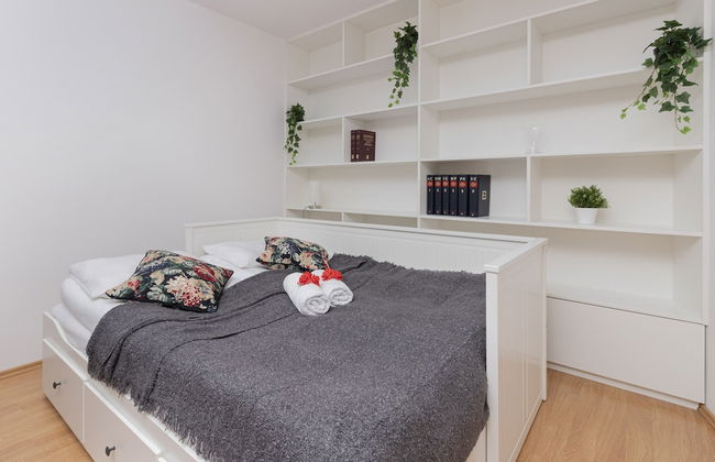 Warsaw Ursynów Apartment by Renters - Photo 5