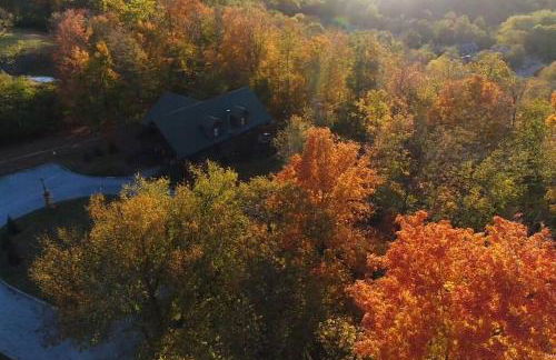 Large Log Cabin Chalet w/ Hot Tub - Horses & Lake! - Foto 57