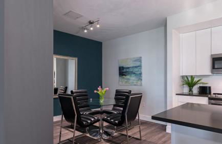 Spacious Resort style 2Bedroom 2Bath Oasis Pool Gym Desert Ridge - Foto 3