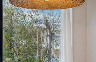 Modern Multi-Level Retreat with Rooftop Hot Tub - Foto 17