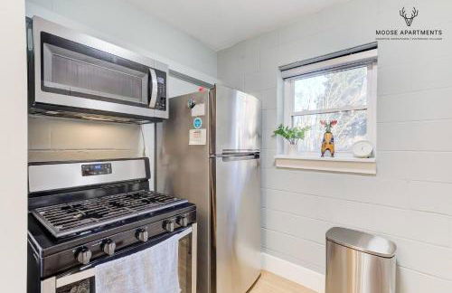 The Moose #7 - Instaworthy Studio with Amazing Views, Free Parking & Heated King Bed - Foto 14