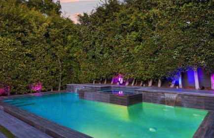 Private LA Retreat w Pool Hot Tub Fire Pit Near Melrose Ave The Martel House by AvantStay - Foto 46