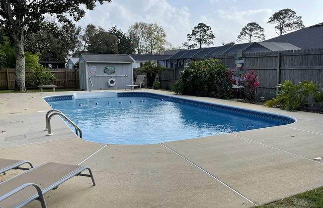 Coastal Retreat 3 Bedroom Home by RedAwning - Photo 16