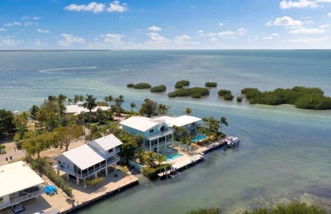 Waterfront Home With Swimming Pool 4 Bedroom Home by RedAwning - Foto 24