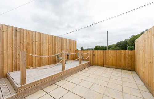 Sleeps 6. Free Wifi. Free Parking central location. - Photo 62