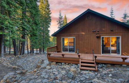Golden Summit by AvantStay Stunning Secluded Cabin w Access to Tahoe Donner - Foto 40