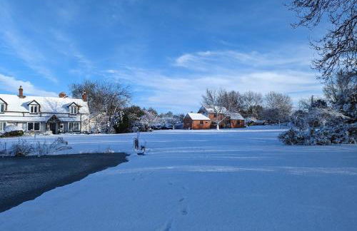 The Owl House - Hot Tub Adventures in Moreton - Pass the Keys - Foto 55