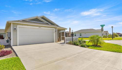 Cozy 2BR in The Villages With BBQ and 4 Seaters Golfcart King Bed - Foto 5