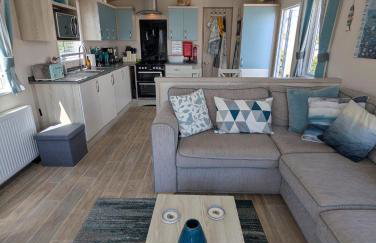 Beautifully presented beachcomber holiday home sited on the Durdle Door holiday park within a few minutes walk from the path that leads to the famous Durdle Door arch and Lulworth cove - Foto 8