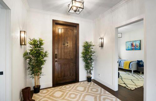 Elegant 4BR Home Guest House Private Yard - Foto 29