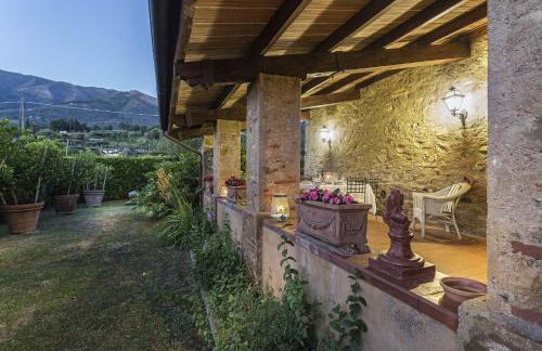 Le Bicocche Farmhouse: Country Stone Villa with Pool in Camaiore between Lucca & Beaches of Versilia - Foto 111