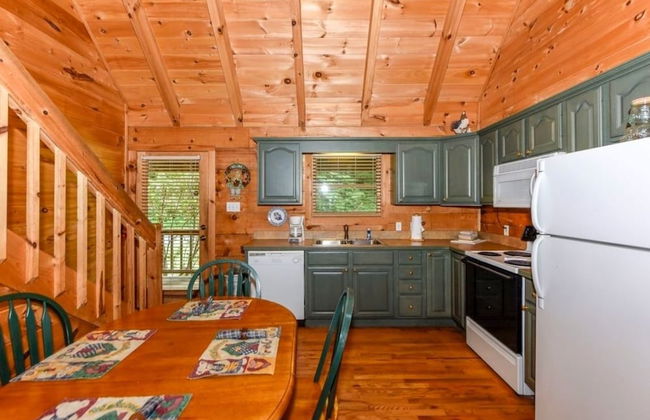 Creekside 2 Bedroom Cabin by RedAwning - Photo 5