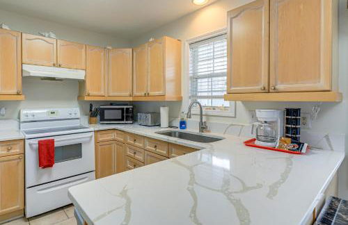 Beach, Pier Access! Pet-Friendly Crystal Coast Gem - Foto 6