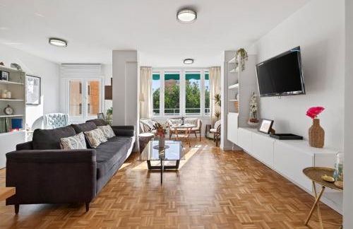 New apartment in the city center 3beds, 2baths & parking - Photo 1
