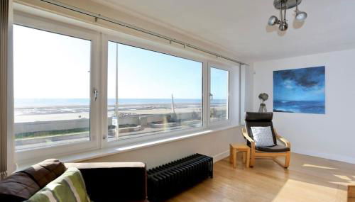 Fabulous beachfront 3 bed house with parking - Foto 3