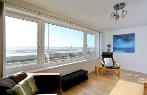 Fabulous beachfront 3 bed house with parking - Foto 3