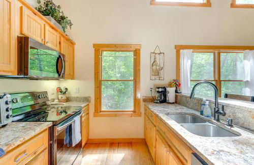 Game Room and 3-Story Deck at Lake Hiwassee Hideaway - Foto 6