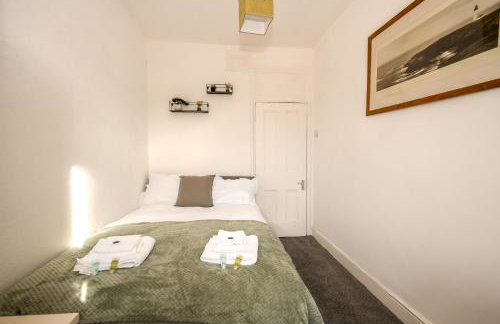 Apt - Sleeps 10 - Parking - Ideal for Contractors - Photo 19