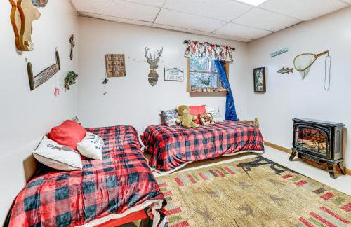 Spacious Log Home with 13 Acres, Ponds and Fire Pit! - Foto 28