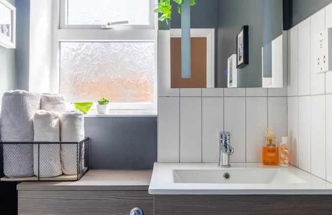 Captivating 2-bed Apartment in Chatham - Foto 14