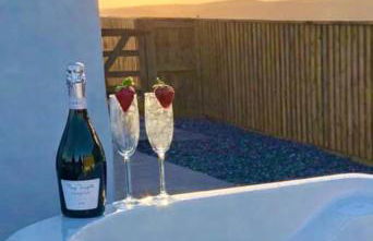 Rural Cottage, 3 beds, 3 bath,LOG BURNER, HOT TUB, with Cymru Holidays - Foto 24