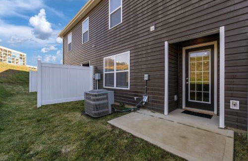 New 3BR Raceday Retreat - Steps from Speedway - Foto 34