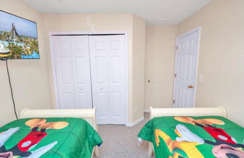 Disney Dream with Hot Tub, Pool, Xbox, Games Room, Lakeview, 10 min to Disney, Clubhouse - Foto 45