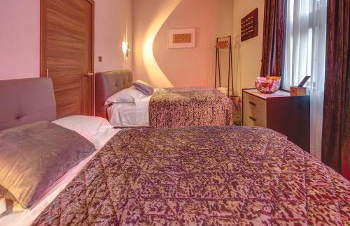 Luxury 2-Bed Apartment - Stylish Comfort and Design - Foto 25