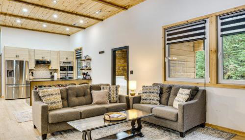 Porch and 1-Acre Yard White Mountains Hideaway - Foto 5