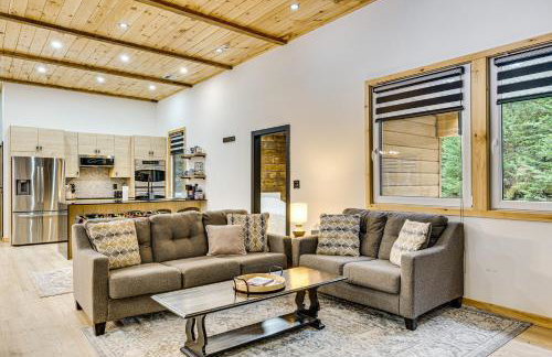 Porch and 1-Acre Yard White Mountains Hideaway - Foto 5