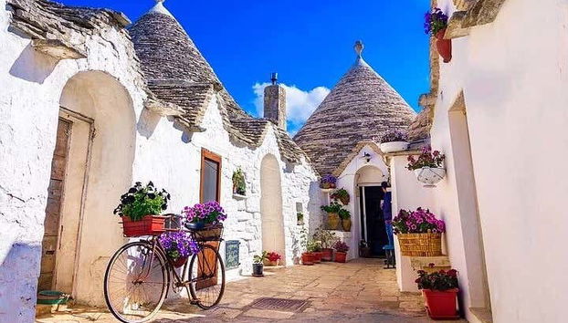 Desfrutando de um dia ensolarado em Alberobello