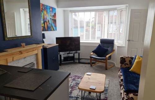 Semi detached quite location - Foto 16