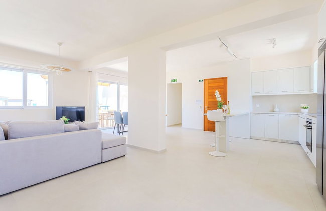 Resitour - Chania Aphrodite Beachfront - Photo 14