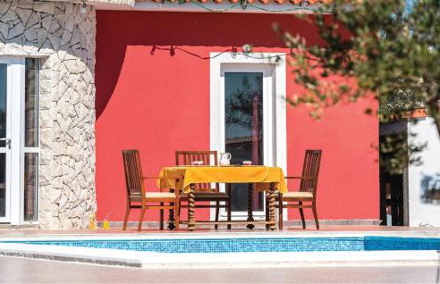 Four-Bedroom Holiday Home In Cista Velika - Photo 7