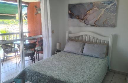 Apartamento com varanda de frente para o MAR - Angra dos Reis - Shopping Piratas - Portaria 24hs - Foto 2