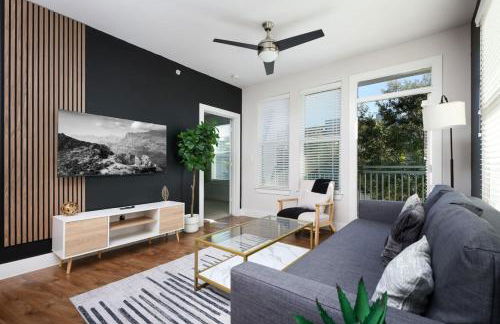 Comfy 2BR-Southtown Near Rvrwalk, Dome & Conv - Photo 16