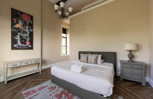 Above Coffee Shop, Cincy Hilltop Apt, City Views! - Foto 17