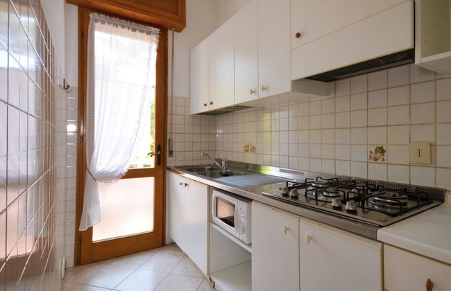 2 bedroom Apartment in Lignano Sabbiadoro with swimming pool and garden - Photo 8
