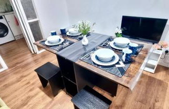 Friendly family apartment comfort sleep 6 close to tube bus airport - Foto 54