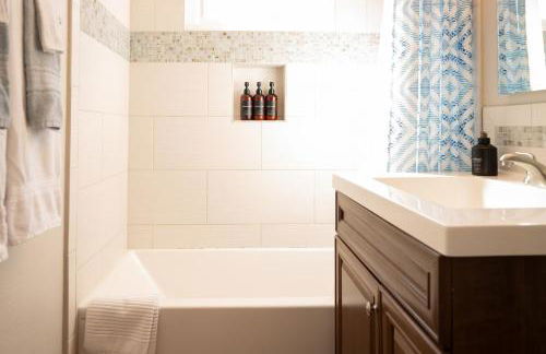 Beach Home in Quiet Neighborhood 5 minutes from the Pier - Foto 32