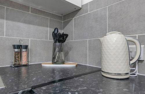 1Bed Contractor & Pilot flat - Parking & FAST WiFi - Foto 34