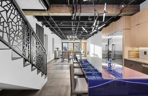 NEW Luxury Concrete Home Just Minutes from the Beach - Foto 6