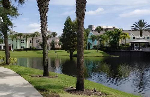 Runaway Beach Club Condo near Disney - Foto 28