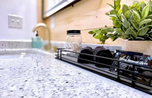 Modern Gem w/Spacious Deck, Swinging bed, Hot Tub - Foto 48