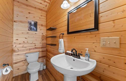 Cabin 5 Mtn View Cabin Near River with Hot Tub and Fire Pit - Foto 34