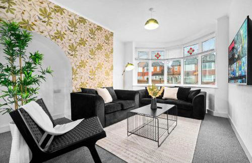 Stylish 3 Bedroom House - Parking - Garden - Great Barr - Netflix - Top Rated -121J - Foto 1